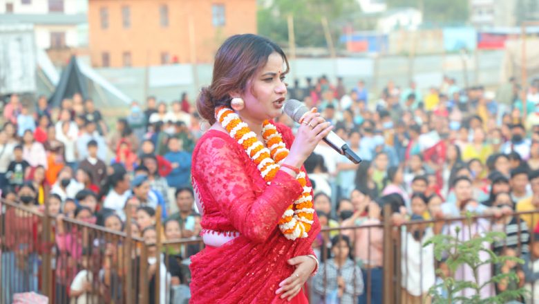 घोराही महोत्सवमा एलिनासँग झुमे दर्शक