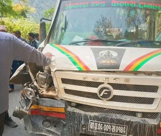 रुकुमको सोलाबाङमा गाडी र अटो दुर्घटना हुँदा आठ जना घाईते , आठबिसकोटकी बिमलाको अवस्था गम्भिर