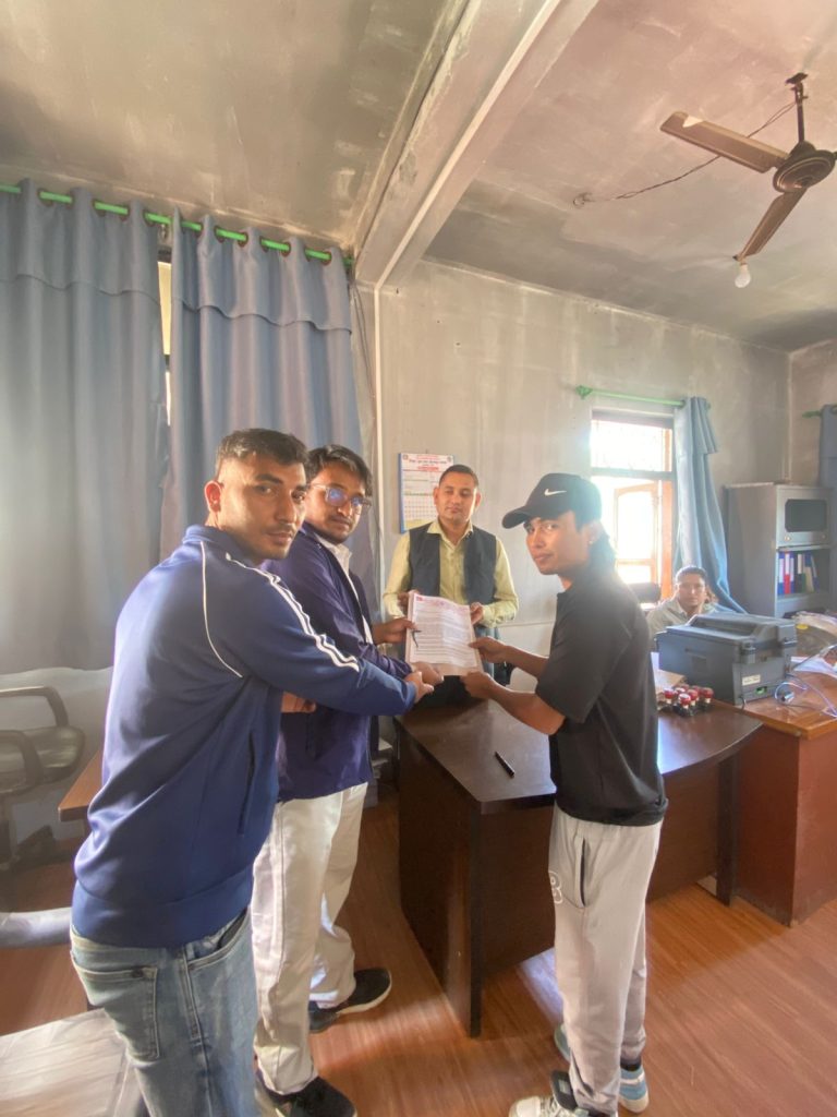 शिक्षा ऐनअनुसार प्रधानाध्यापक नियुक्ति माग गर्दै अखिल (क्रान्तिकारी) ले बुझायो  ज्ञापनपत्र