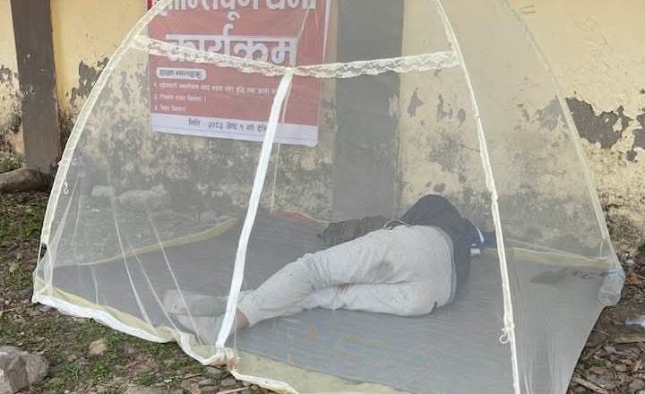 रातभर मुख्यमन्त्री कार्यालयअगाडि धर्नामा बसे वडाध्यक्ष रिजाल